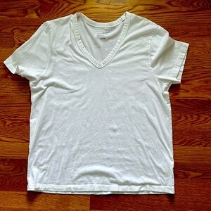 White v neck tshirt